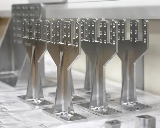 Peças de máquinas de usinagem CNC de aço/alumínio OEM para equipamentos médicos/5g Comunicação/Indústria de máquinas de engenharia/Indústria de máquinas-ferramenta